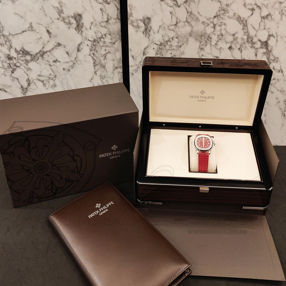 Aquanaut_‘Singapore_Limited_Edition’_4c3XMz.jpeg