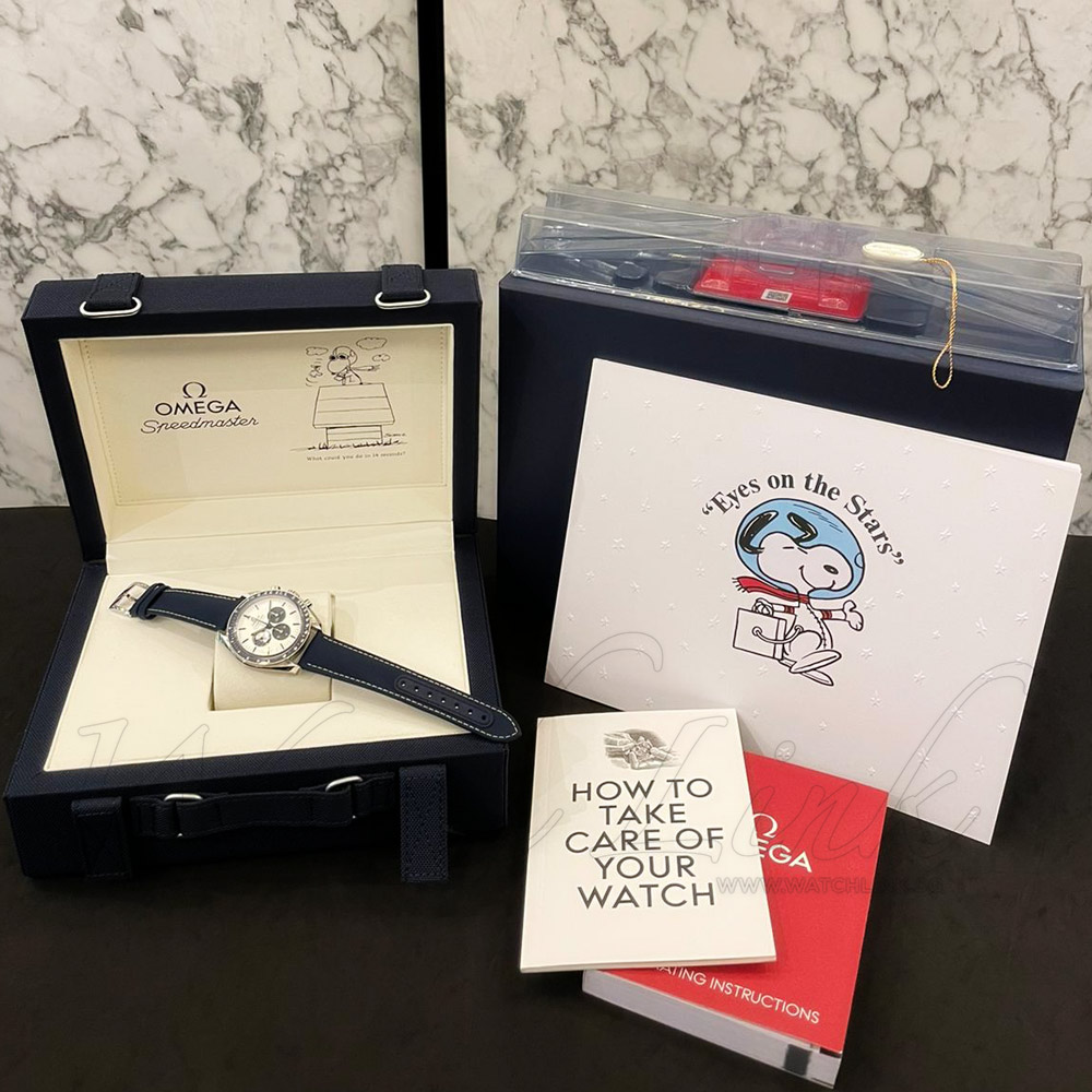 Speedmaster_Silver_Snoopy_Award_50th_Anniversary_41wcz5.jpg